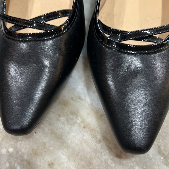 Talbots Leather Flats.  Black with patent leather accent.  Size 9 - Picture 4 of 11